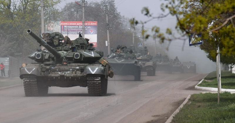 Покинули збережену техніку: ЗСУ протистоять потужному наступу на Донбасі (карта)