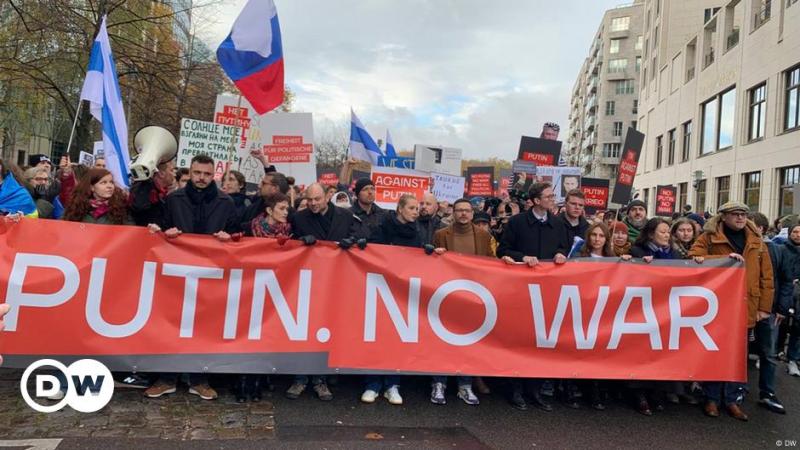 Як у Берліні відбувся марш росіян на підтримку миру та проти війни